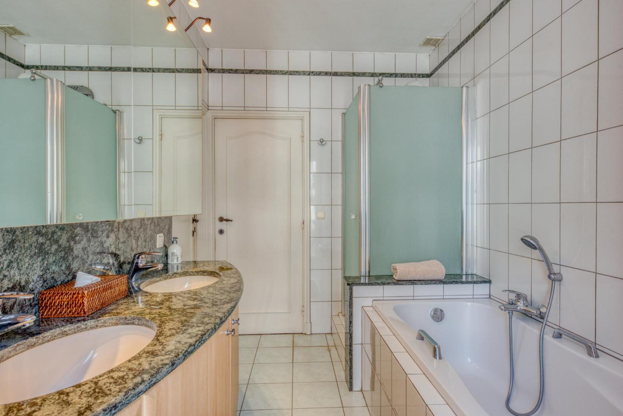 Belle Maison Bourgeoise Partagee De 4 Logements Льеж Экстерьер фото